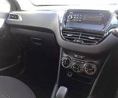 Peugeot 208 - Image 8/9