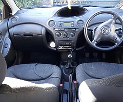 2005 toyota yaris - Image 6/8