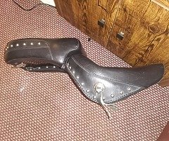 Mustang Touring seat fit 99-08 I believe - Image 4/4