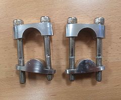 Motorcycle handle bar risers