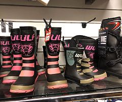 Last minute shopping at kickstart motorcycles - Image 3/10