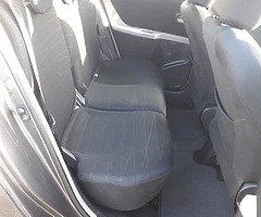 09 Toyota yaris 1.4diesel,AUTOMATIC - Image 7/9
