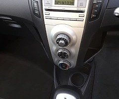 09 Toyota yaris 1.4diesel,AUTOMATIC - Image 8/9