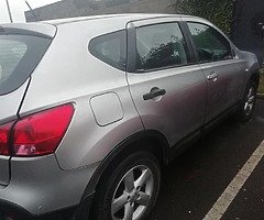 Nissan Qashqai 1.5 diesel breaking only