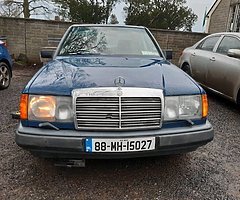 Vintage Mercedes Benz 200 - Image 7/7