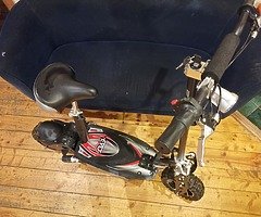 EVO 1600W FOLDING ELECTRIC SCOOTER