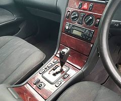 Cheap Mercedes E200 - Image 3/9