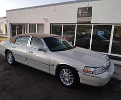 2007 Lincoln Towncar Signature Crystal only 9k