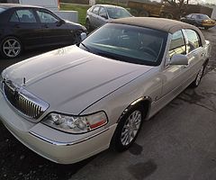 2007 Lincoln Towncar Signature Crystal only 9k