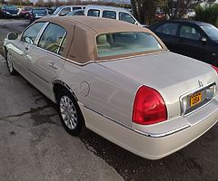 2007 Lincoln Towncar Signature Crystal only 9k - Image 4/10