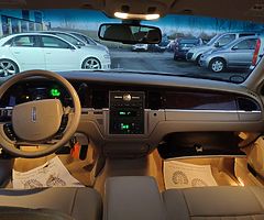 2007 Lincoln Towncar Signature Crystal only 9k - Image 8/10