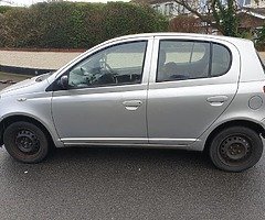 Toyota yaris manoul for quik sale.