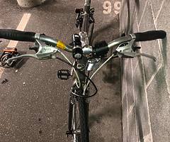 Giant bike with lock and accessories - Image 6/8