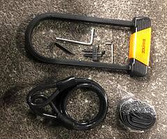 Giant bike with lock and accessories - Image 8/8