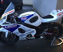 Suzuki GSXR 750 k4/5 breaking, all parts available