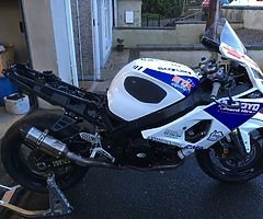 Suzuki GSXR 750 k4/5 breaking, all parts available - Image 5/10