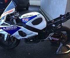 Suzuki GSXR 750 k4/5 breaking, all parts available - Image 6/10
