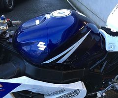 Suzuki GSXR 750 k4/5 breaking, all parts available - Image 10/10