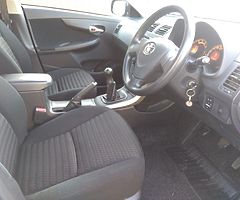 TOYOTA COROLLA LOW MILAGE!!!