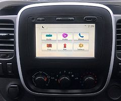 2017 9 seat Renault traffic - Image 6/9