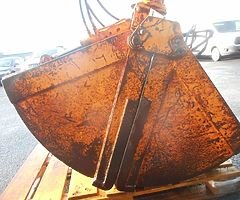 FOR SALE: Clam Shell Rotator Bucket