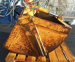 FOR SALE: Clam Shell Rotator Bucket - Image 6/6