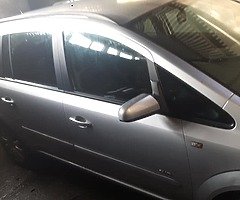 Opel Zafira b. Parts for sale.