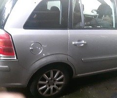 Opel Zafira b. Parts for sale.