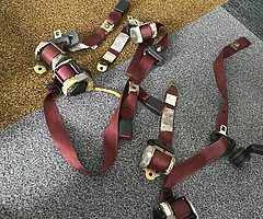 Toyota G6 RED seat belts - Image 1/3