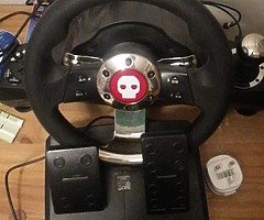 Steering weel works on a ps4 and xbox with a game nead for speed heat