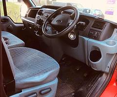 Mobile tyre van