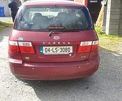 Kia carens