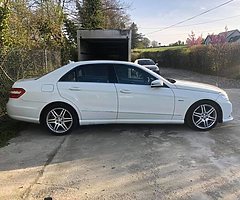 2010 Mercedes E220 B/E AMG Line (ENGINE RATTLE) - Image 4/8