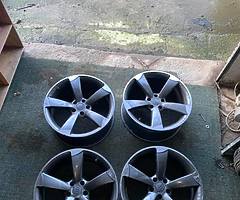 White Audi A4 - Image 9/10