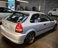 Carbon spoon spoiler