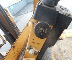 FOR SALE: Caterpillar Fork Lift - Image 3/10