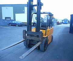 FOR SALE: CAT Fork Lift