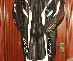 Helmets and motorbike leathers - Image 6/10