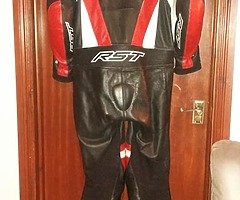 Helmets and motorbike leathers - Image 8/10
