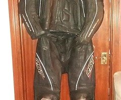 Helmets and motorbike leathers - Image 9/10