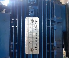 Single phase 2post lift