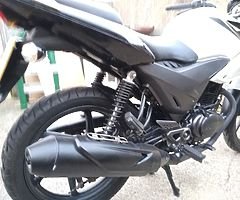 honda 125 m-d September 2013 very low milage 3500 mot to 29 may very clean great going bike