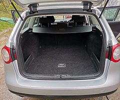 2010 VW Passat Estate ONLY €200tax + 2 year NCT - Image 4/9