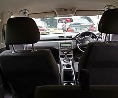 2010 VW Passat Estate ONLY €200tax + 2 year NCT - Image 5/9