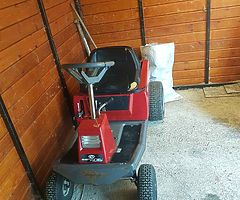 Ride on tractor good going needs gone tommorow £250 Ono