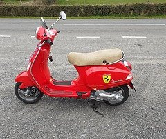 2017 vespa 125 piaggio in good condition on 500 odd miles £1750 - Image 3/6