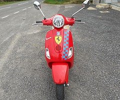 2017 vespa 125 piaggio in good condition on 500 odd miles £1750 - Image 4/6