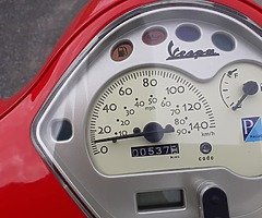 2017 vespa 125 piaggio in good condition on 500 odd miles £1750 - Image 5/6