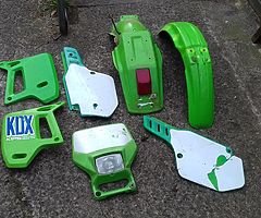 Full original 1990 kdx 200 plastics both lights work back mudguard have a small crack under where th - Image 3/3