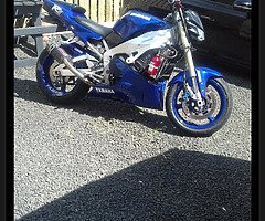 R1 in mint condition its been serviced oil/ oil filter air filter new plugs new back tyre chain spro - Image 9/9